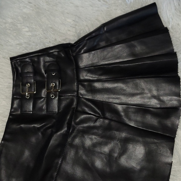 Leather skirt/ Black color /size M - Picture 4 of 8